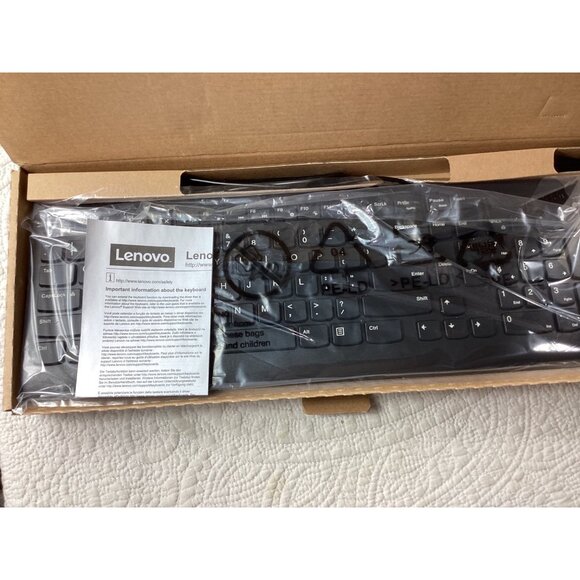 Lenovo Essential Wired Keyboard & Mouse Combo*US English Layout*New In Box - Picture 1 of 3